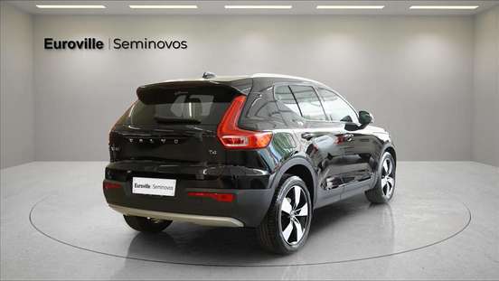 VOLVO-XC40-2020