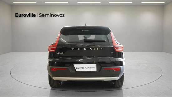 VOLVO-XC40-2020