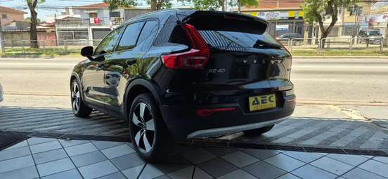 VOLVO-XC40-2018