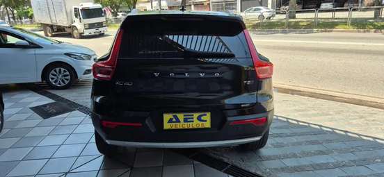 VOLVO-XC40-2018