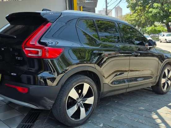 VOLVO-XC40-2.0 T5 GASOLINA MOMENTUM AWD GEARTRONIC VOLVO-XC40-2018