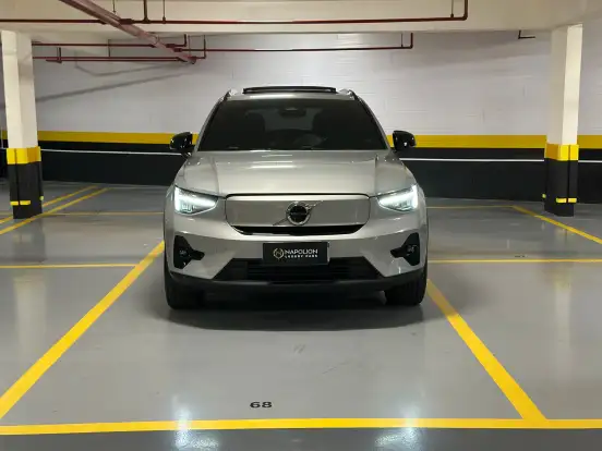 VOLVO-XC40-2023