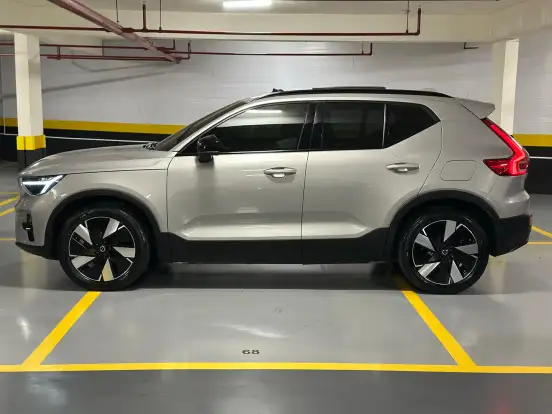 VOLVO-XC40-2023