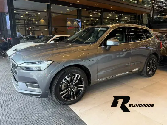 VOLVO XC60 2.0 T8 HYBRID MOMENTUM AWD GEARTRONIC