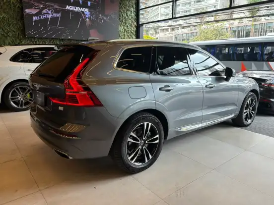 VOLVO-XC60-2021