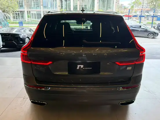 VOLVO-XC60-2021