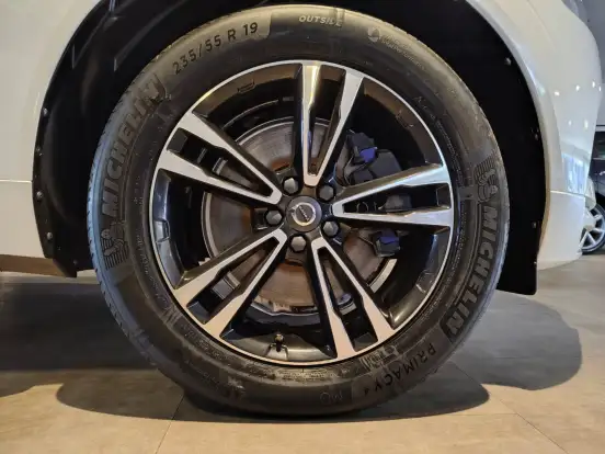 VOLVO-XC60-2020