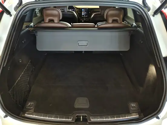 VOLVO-XC60-2020