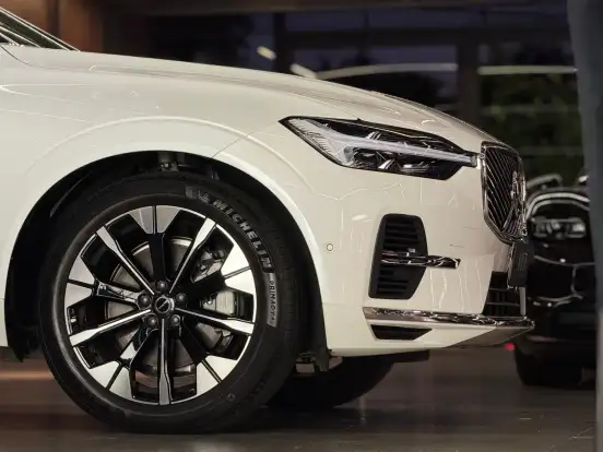 VOLVO-XC60-2025