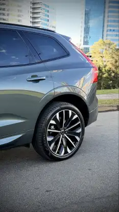 VOLVO-XC60-2025