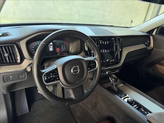 VOLVO-XC60-2018