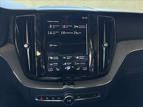 VOLVO-XC60-2018