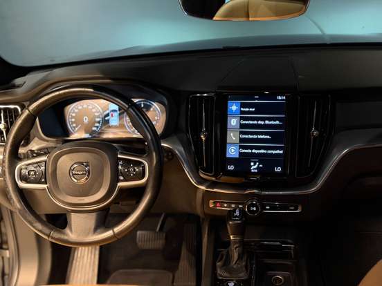 VOLVO-XC60-2018
