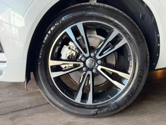 VOLVO-XC60-2018