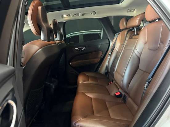 VOLVO-XC60-2018