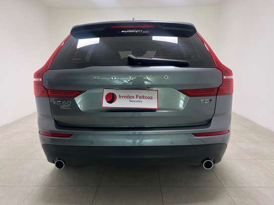VOLVO-XC60-2.0 T5 GASOLINA MOMENTUM AWD GEARTRONIC VOLVO-XC60-2018