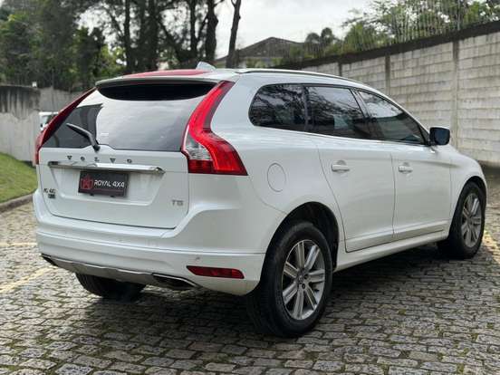 VOLVO-XC60-2016