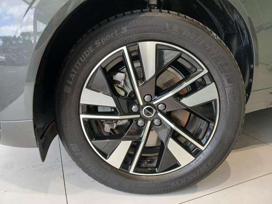 VOLVO-XC60-2025