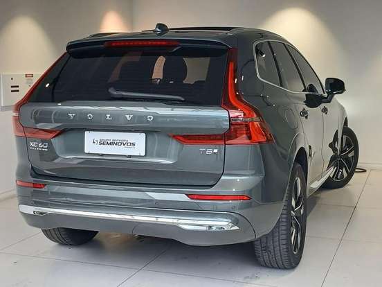 VOLVO-XC60-2025