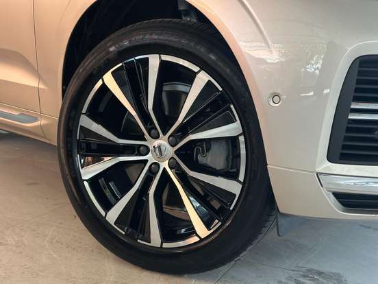 VOLVO-XC60-2022