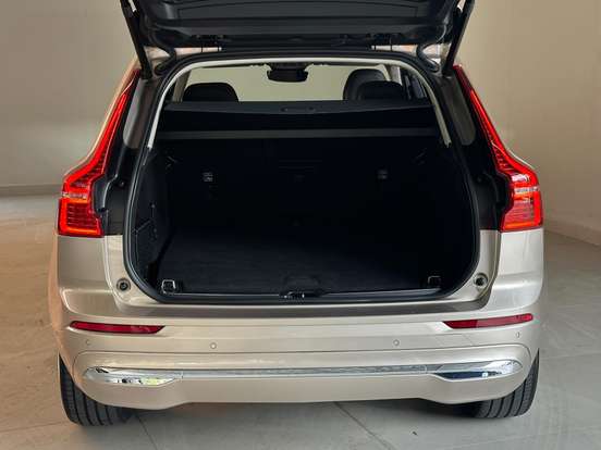 VOLVO-XC60-2022