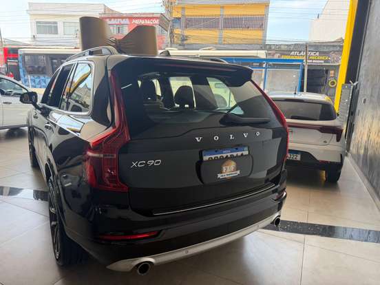 VOLVO-XC90-2018