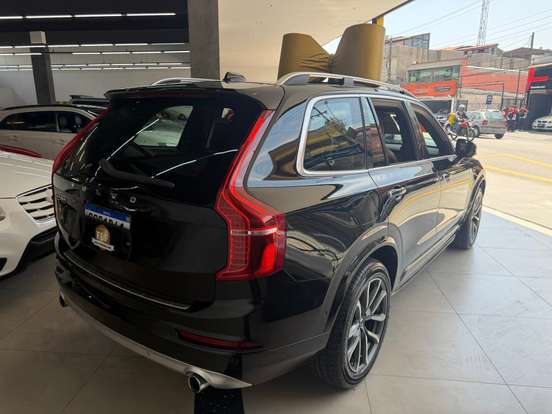 VOLVO-XC90-2018