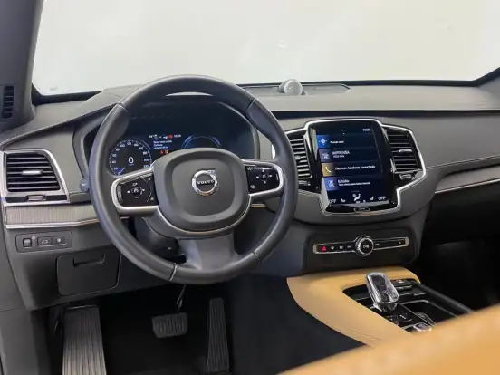 VOLVO-XC90-2022