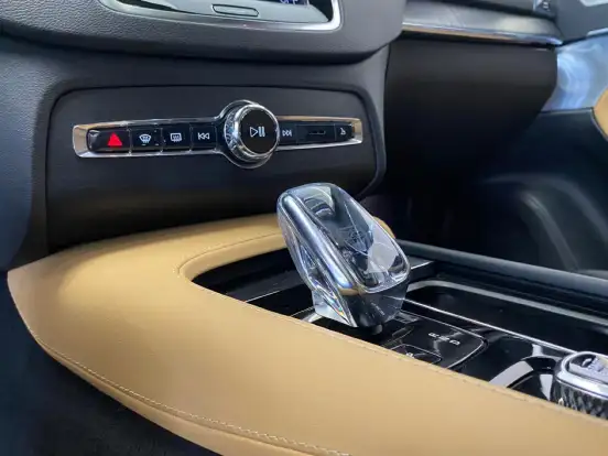 VOLVO-XC90-2022