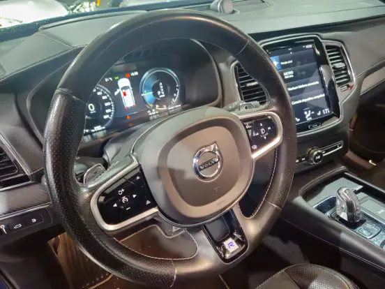 VOLVO-XC90-2019