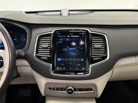 VOLVO-XC90-2023