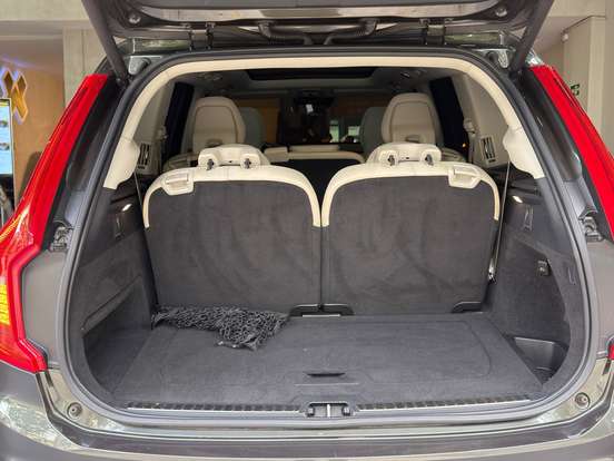 VOLVO-XC90-2018