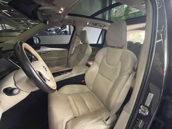 VOLVO-XC90-2018