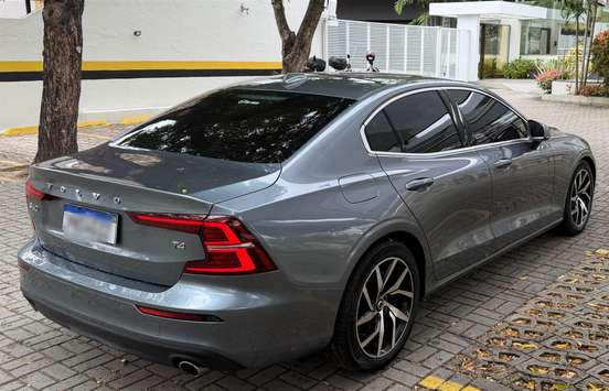 VOLVO-S60-2.0 T4 MOMENTUM GASOLINA 4P AUTOMÁTICO VOLVO-S60-2019