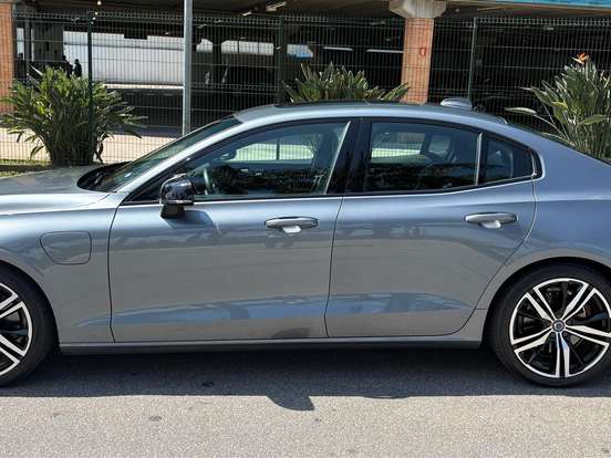 VOLVO-S60-2.0 T8 R-DESIGN HÍBRIDO 4P AUTOMÁTICO VOLVO-S60-2019
