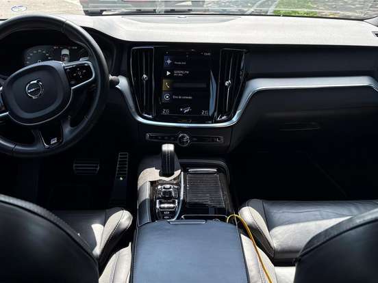 VOLVO-S60-2.0 T8 R-DESIGN HÍBRIDO 4P AUTOMÁTICO VOLVO-S60-2019