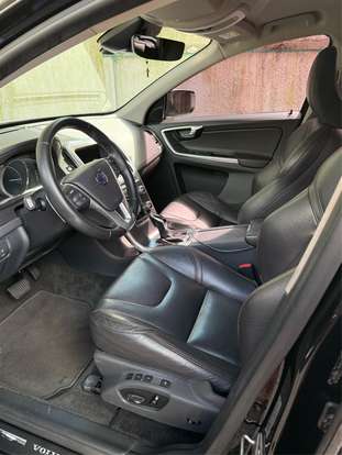 VOLVO-XC60-2015