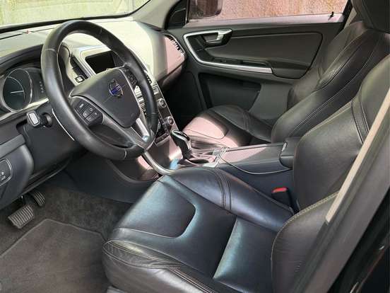 VOLVO-XC60-2.0 T5 MOMENTUM GASOLINA 4P AUTOMÁTICO VOLVO-XC60-2015
