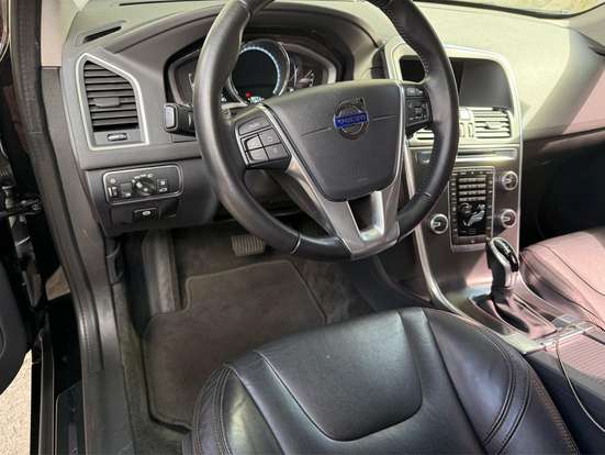 VOLVO-XC60-2015