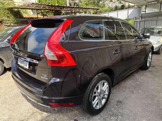 VOLVO-XC60-2015