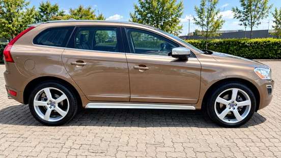VOLVO-XC60-2012