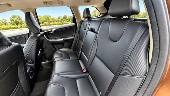 VOLVO-XC60-2012