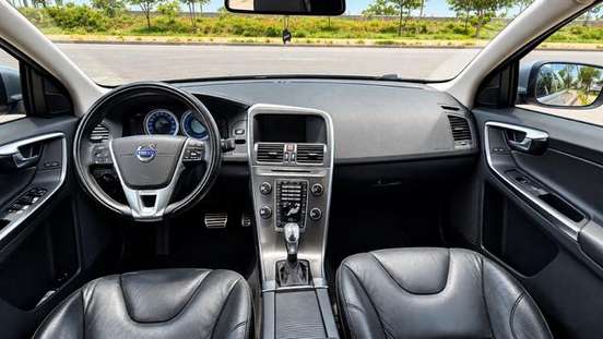 VOLVO-XC60-2012