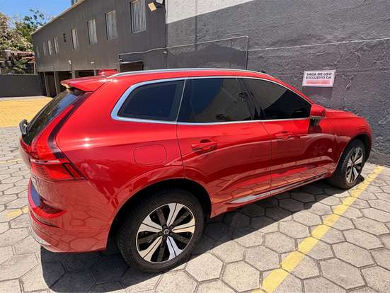 VOLVO-XC60-2022