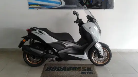 YAMAHA XMAX 300 CONNECTED ABS 