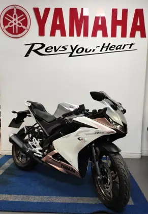 YAMAHA YZF R15 