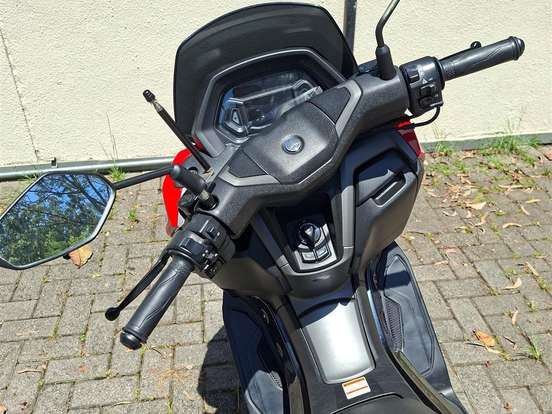 YAMAHA-NMAX CONNECTED 160 ABS YAMAHA-NMAX CONNECTED 160 ABS-2025