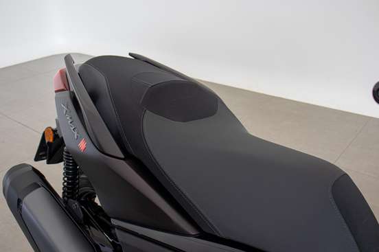 YAMAHA-XMAX 300 CONNECTED ABS-2025