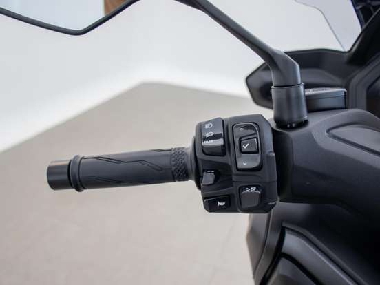 YAMAHA-XMAX 300 CONNECTED ABS YAMAHA-XMAX 300 CONNECTED ABS-2025