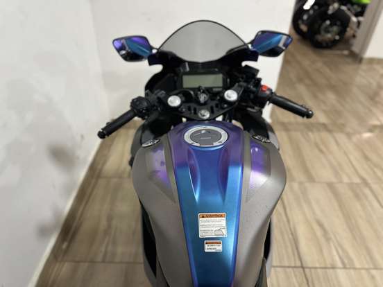 YAMAHA-YZF R15-2025